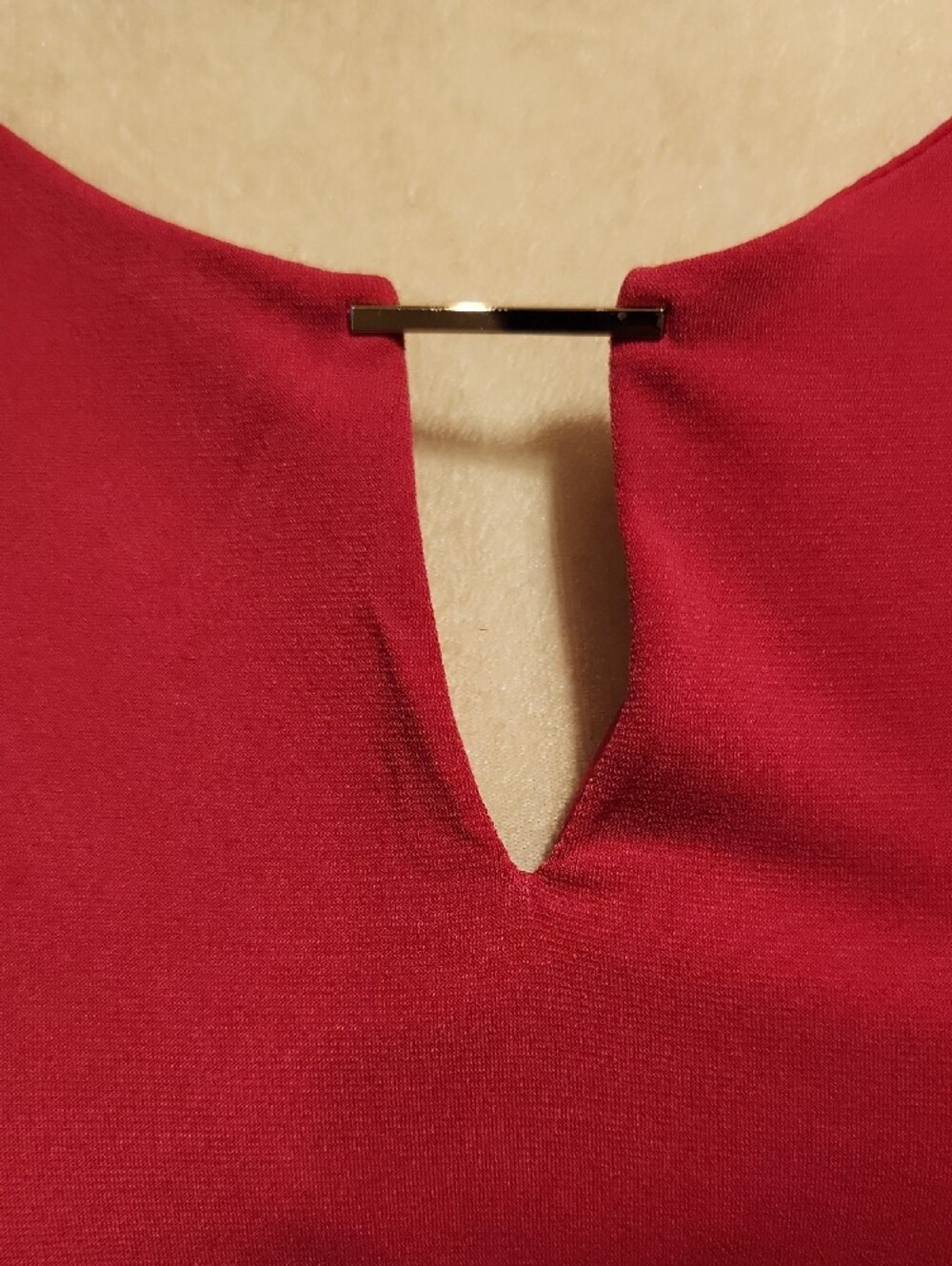 Susan Graver Raspberry Short-Sleeve Keyhole Bar Top - Picture 2 of 5